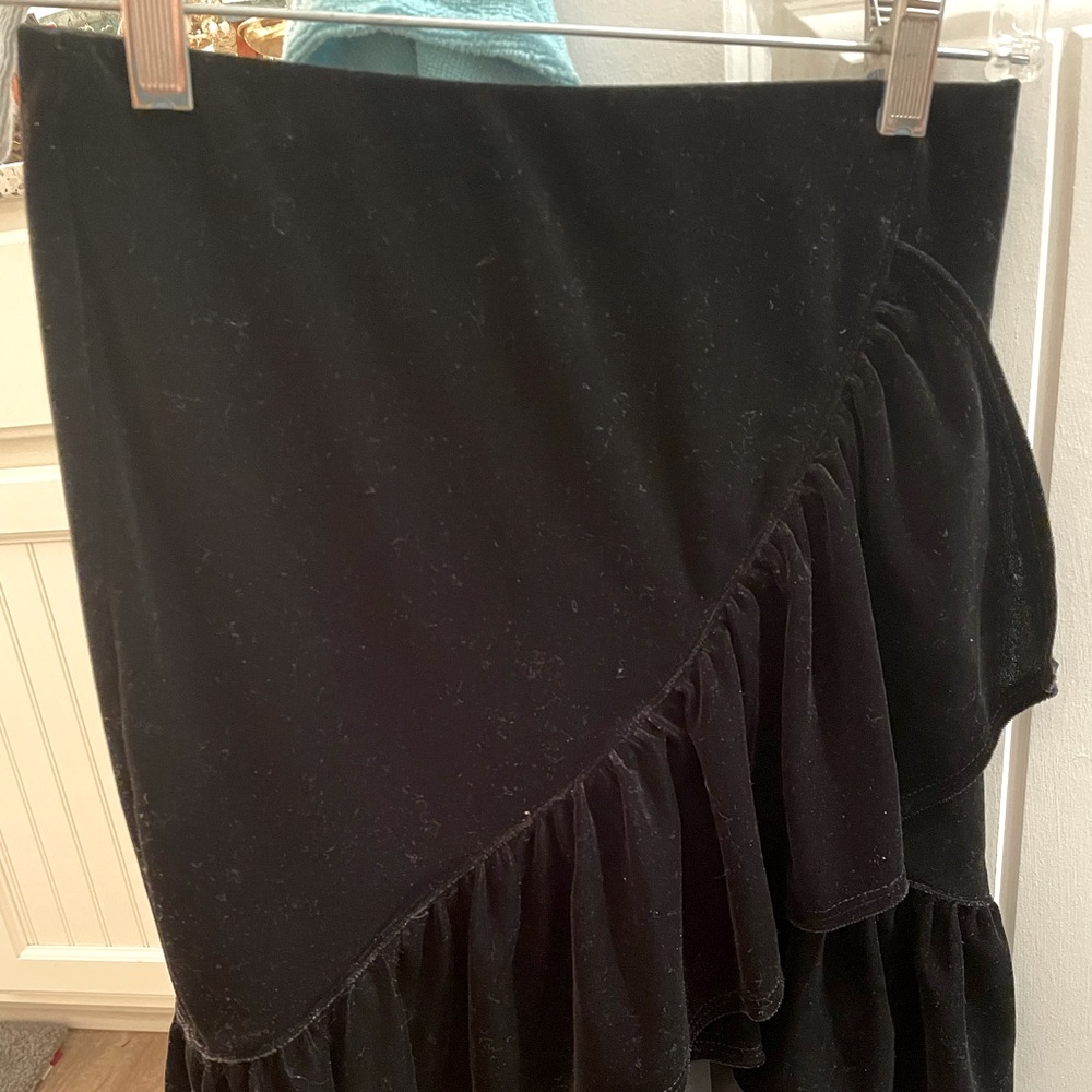 Velvet ruffle skirt